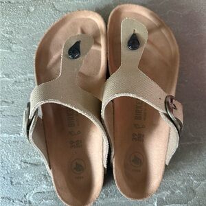 Birkenstock Gizeh Vegan size 39 big buckle NWOT